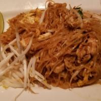Dinner Pad Thai · Stir-fried rice noodles, egg, tofu, peanut, bean sprouts and scallions.