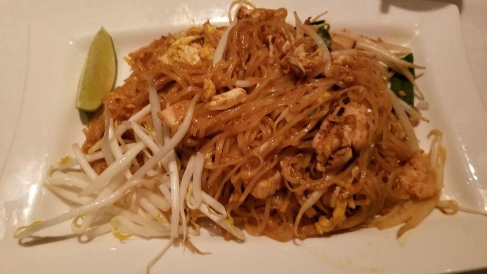 Dinner Pad Thai · Stir-fried rice noodles, egg, tofu, peanut, bean sprouts and scallions.
