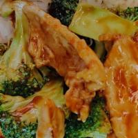 C#3. Chicken With Broccoli 芥兰鸡(套) · White meat, served with egg roll and your choice of rice.