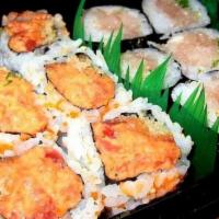 Kamikaze Roll · Spicy tuna, tempura flakes, and caviar. Inside out roll.