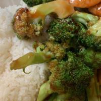 Shrimp With Broccoli / 百加利虾 · With white rice. / 附白饭。