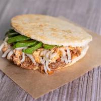 Arepa De Desmechada Mixta · Carne pollo. Arepa con carne y pollo desmechados, queso y aguacate. 
• corn cake, shredded b...