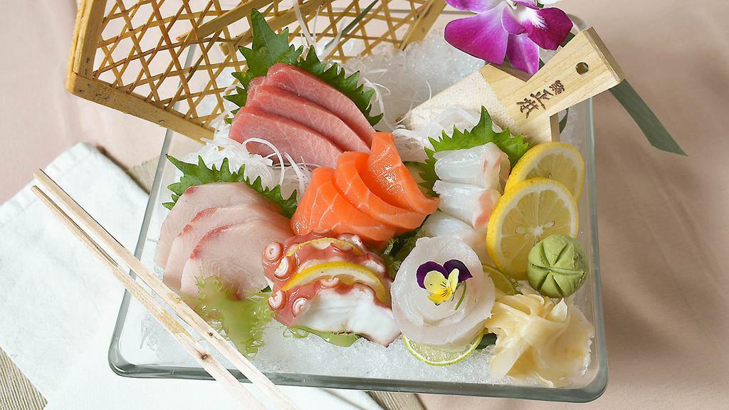 Moca Sashimi Dinner · 18 pieces of sashimi, chef's special sashimi daily selection.