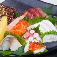 Se11. Chirashi Dinner · 18 pieces of assorted sashimi with brown sushi rice.