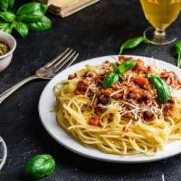 Carbonara Spaghetti · Spaghetti style pasta beaded with carbonara sauce. Served spaghetti with Italian bread and b...