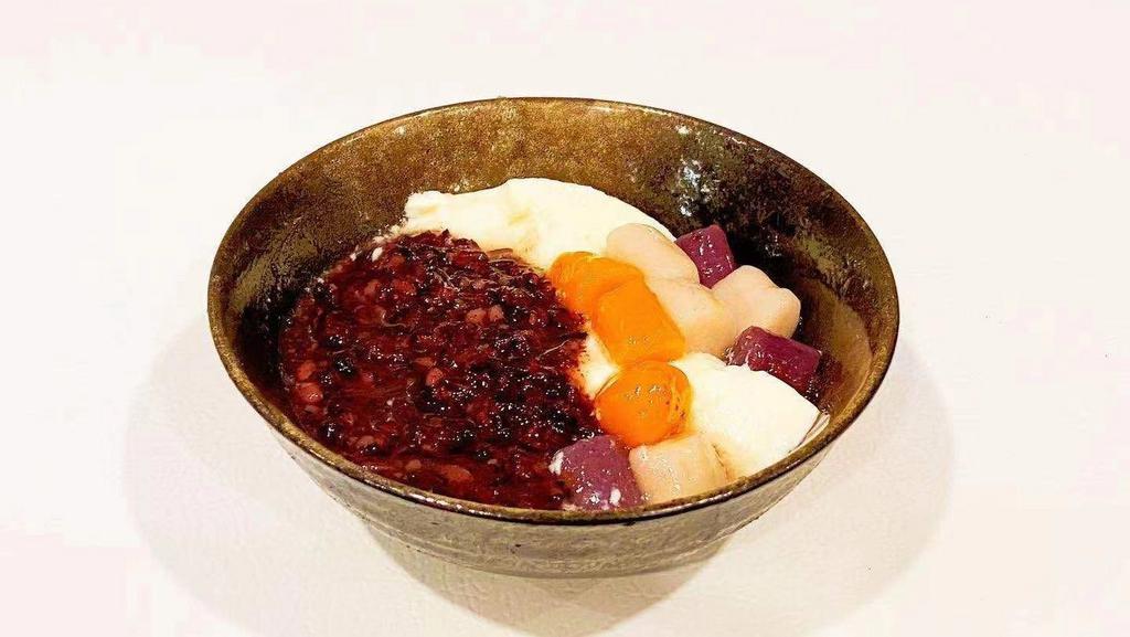 Taro Balls Black Rice With Tofu Custard / 芋圓紫米豆腐花 · 