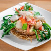 Seafood Delight 海鮮大會 · Scallop, jumbo shrimp, crabmeat w. vegetable in white sause