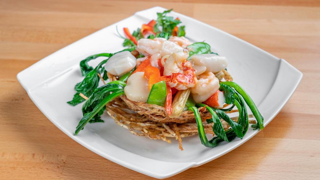 Seafood Delight 海鮮大會 · Scallop, jumbo shrimp, crabmeat w. vegetable in white sause