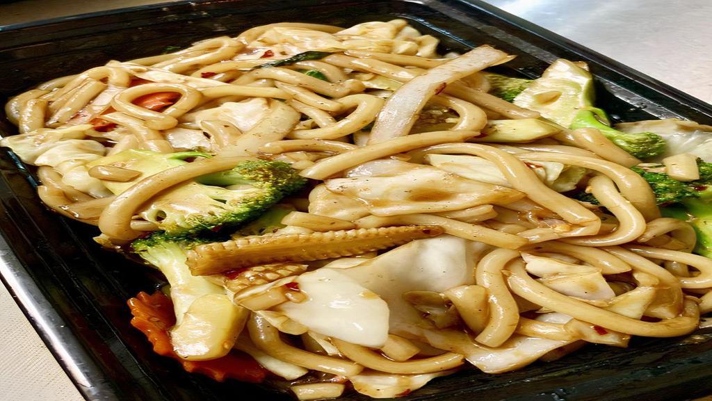 Drunken Vegetarian Udon - No Egg · Very spicy. Stir-fried udon noodles with mixed vegetables in spicy chili garlic sauce.