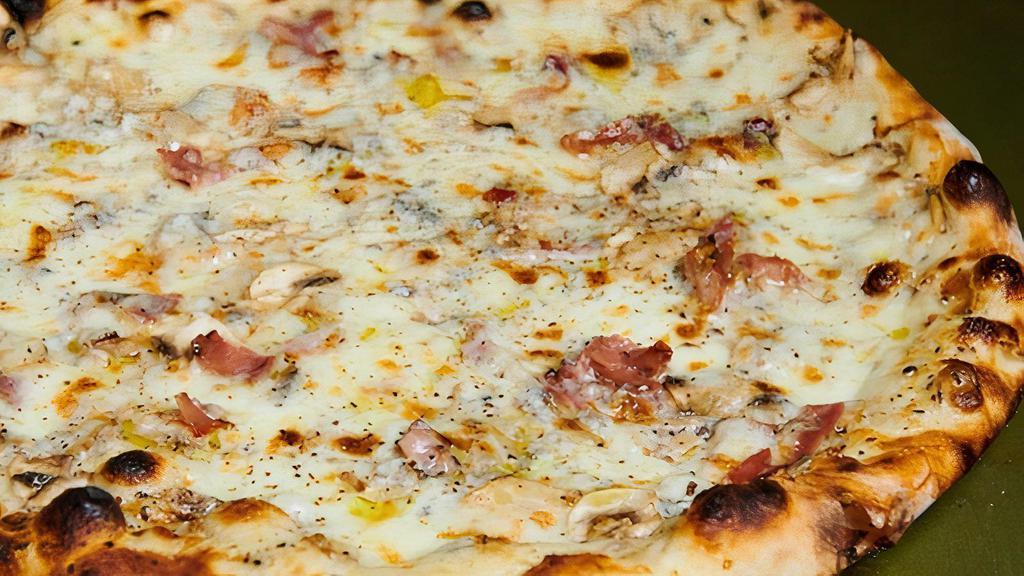 Tartufata Pizza · Fresh mozzarella, truffle sauce, mushroom and speck.