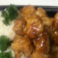 General Tso'S Chicken / 左宗雞 · Hot and spicy. Served with fried rice and egg roll / 辣. 附炒飯及春卷.