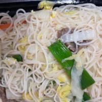 Beef Chow Fun / 牛肉炒粉 · Flat noodles. / 河粉。