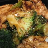 Chicken With Broccoli / 芥蘭雞 · Served with fried rice and egg roll / 附炒飯及春卷.