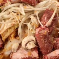 Halal-Bujji Kimchi Bulgogi 할아버지 김치 불고기 泡菜烤牛肉 · Thinly sliced boneless rib-eye steak marinated with kimchi and house special sauce.