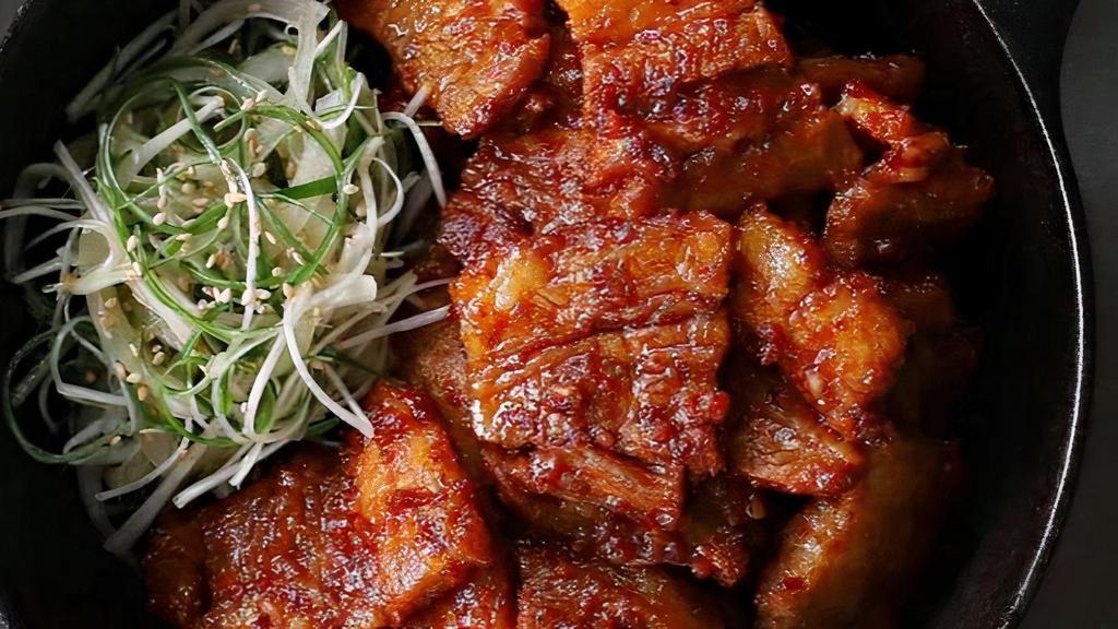Samgyupsal Gochujang Gui 삼겹 고추장구이 辣椒酱鲜五花肉烤 · Spicy. Grilled pork belly with house special spicy sauce.