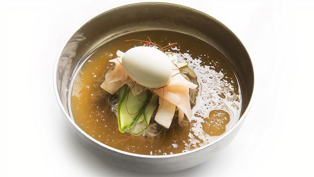 Mul Naengmyeon 물냉면 冷面 · Arrowroot noodles in cold beef broth. 冷面