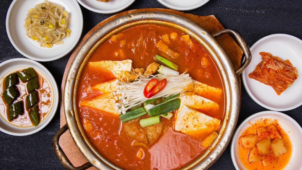 Dumok Special Kimchi Stew - 2 Servings (두목 스페셜 김치찌개 2인) · Whole kimchi stew with pork. Special kimchi is made in house specifically for this stew. * Includes rice and various side dishes.