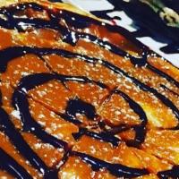 Caramelo Pizza · Dulce de leche, chocolate drizzle, and powdered sugar.