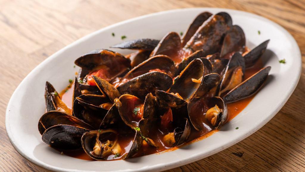 Cozze Al Pomodoro · Fresh mussels sautéed in tomato sauce.