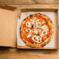 Bianca Pizza · Fresh Mozzarella, garlic, oregano, Parmigiano Reggiano, D.O.P., EVOO.
