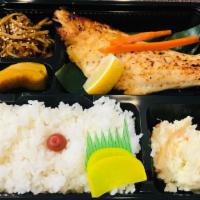 Bento Grilled Misoyaki Butterfish · Grilled Miso seasoned Butterfish, sides (vary)and rice.
銀ダラの味噌焼き。