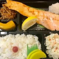 Grilled Salmon 鮭Bento · Fillet of salmon,with  daily side dishes, pickles and rice.