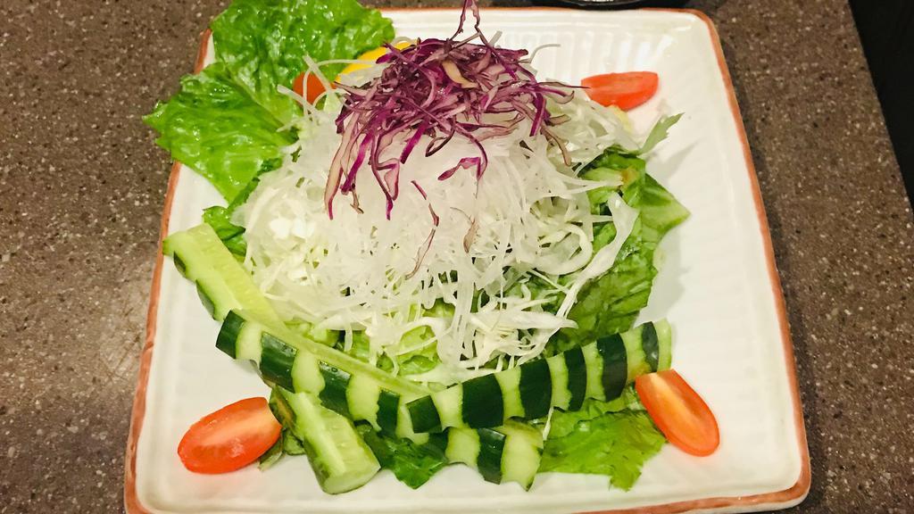 Green Saladハウスグリンサラダ · Tossed green salad, lettuce, cucumber, radish, mini tomato,
it comes with Matsuri's famous Wafu dressing.
* Please, aware that no other substitute dressings.