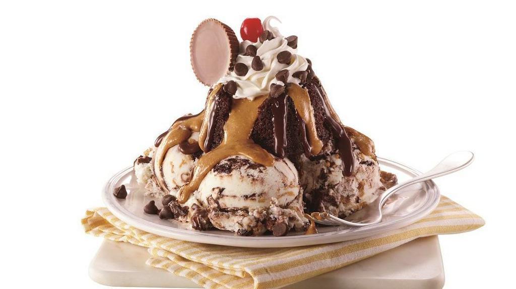 Hunka Chunka Pb Fudge® Lava Cake · Chocolate cake filled with peanut butter, framed by 3 scoops of Hunka Chunka PB Fudge® ice cream, topped with peanut butter, fudge, chocolate chips and a REESE’S®. PEANUT BUTTER CUP.