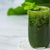 Verde Greens · Spinach, cucumber, celery, lemon, ginger, apple and kale.