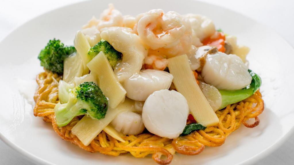 Seafood Pan-Fried Noodles · 