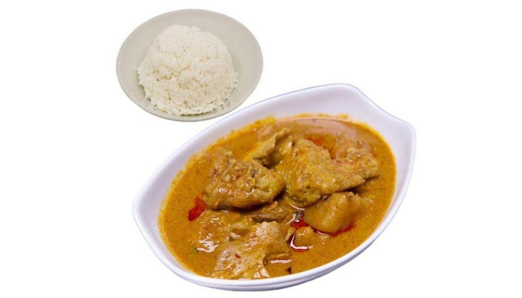 Curry Chicken With Potato Over Rice 咖喱土豆鸡饭 · Spicy. Bone-in chicken cooked with cinnamon coconut curry.