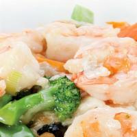 Tung Ting Shrimp · Jumbo shrimp marinated with broccoli, mushroom, and bamboo shoots in white sauce.