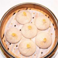 Pork&Crabmeat Soup Dumpling 猪肉蟹粉小笼包 · 