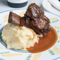 Costola Di Manzo · Braised short ribs with mashed potatoes.