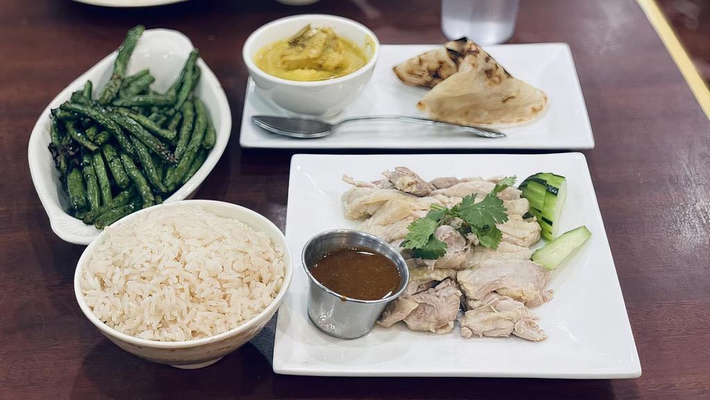 Family Order For Two People / 合适两个人的套餐 · Roti canai, small Hainan chicken, sautéed string bean, and 2 chicken rice. / 印度面包, 海南鸡小份, 炒四季豆及2.