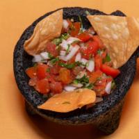 Pico De Gallo Con Chips / Pico De Gallo With Chips · 