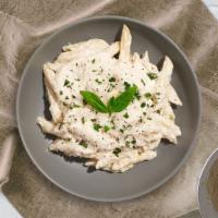 Arte Alfredo Penne · Penne pasta cooked in creamy white sauce and aged parmesan. Served with bread.