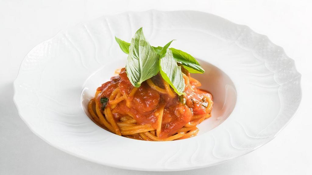 Spaghetti Alla Chitarra · spaghetti fatti in casa, San Marzano DOP tomatoes, basil