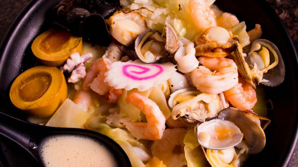 Champon King Men · Braised pork, manila clams, fish cake, calamari, shrimp, baby scallops, bamboo, sesame seeds, fried onion flakes.
