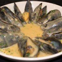Steamed Mussels And Littlenecks · Cape cod mussels and Chesapeake Littlenecks steamed in  a house made garlic white wine sauce