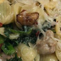 Vongole Pasta · Linguini, clams, garlic, white wine, thyme, and chili.