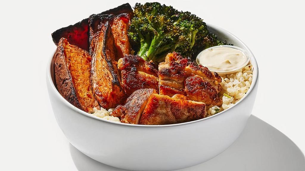 Classic Dig · Charred chicken, charred broccoli with lemon, roasted sweet potatoes, brown rice. Garlic aioli on the side.