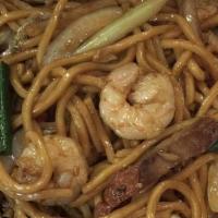Shrimp Lo Mein · Served with soft noodles and chinese style.