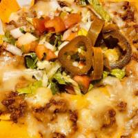 Nachos Fiesta Brava · Chips de maíz con frijoles, pollos asado, chorizo, salchichas de carne, quesos mozzarella de...