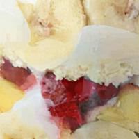 Banana Split Cake  Jar 16 Oz  · Strawberry, Banana, Vanilla Creamy Sauce , Cake Bites , Caramel, Whipped Cream & Cherries 

...