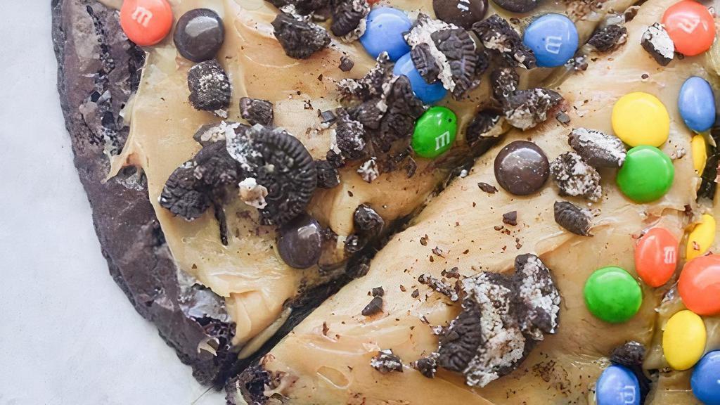 Supreme Brownie Pizza Pan  · Contains Peanut Base Topping , Candy & Oreos