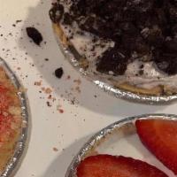 Ann Marie’S Mini Assorted Cheesecakes  · Strawberry Crunch , Oreo & Strawberry
