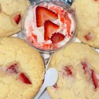 12 Pk Vegan Strawberry Shortcake  Cookies   · 100 % Plant Based Cookies & Vegan Vanilla Sauce & Fresh Strawberries