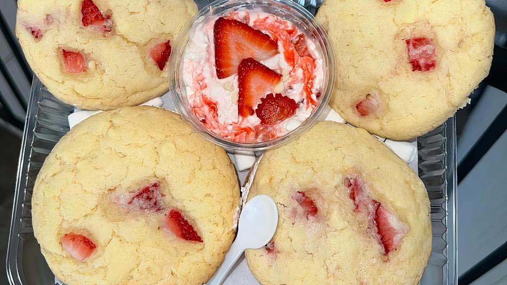 12 Pk Vegan Strawberry Shortcake  Cookies   · 100 % Plant Based Cookies & Vegan Vanilla Sauce & Fresh Strawberries
