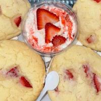 6 Pk Vegan Strawberry Shortcake  Cookies   · 100 % Plant Based Cookies , Vegan Vanilla Sauce & fresh strawberries